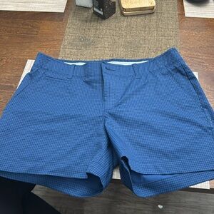 Woman size 6 under armour